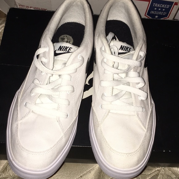 Random pair of nikes I picked up at Ross - Picture 1 of 6